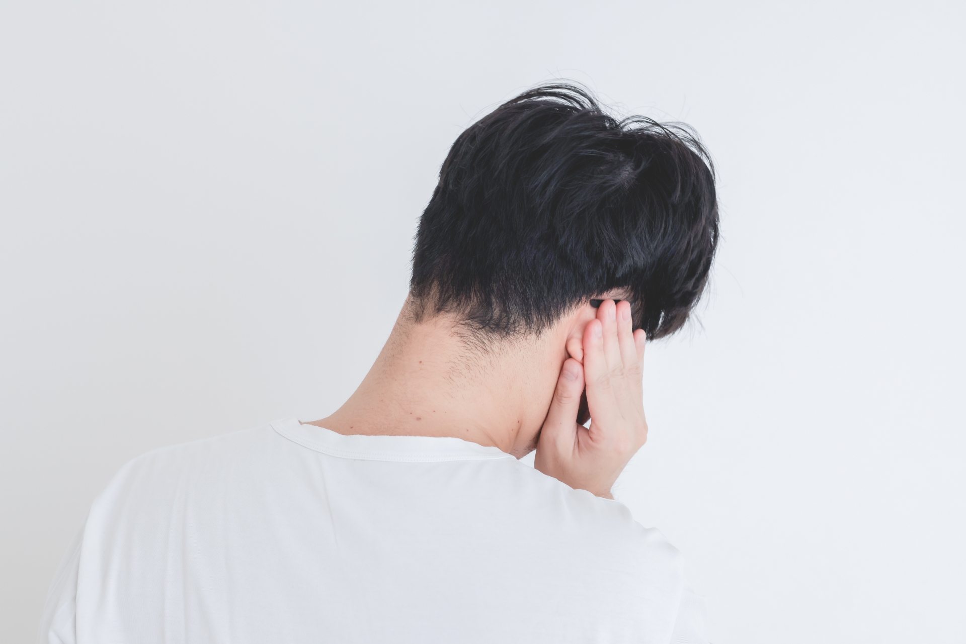 「インカムで耳が痛い！」その原因と4つの解決策｜外耳炎になる前にイメージ