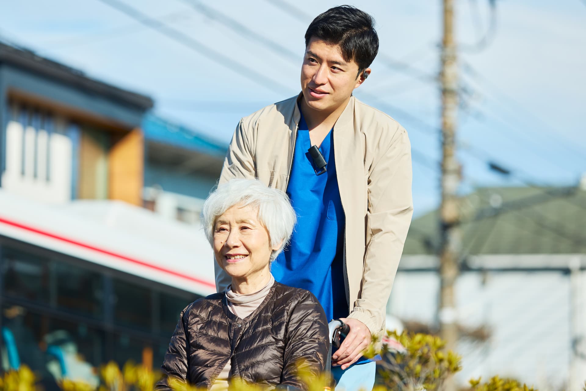 【分かりやすく解説】介護現場でインカムを導入すると受けられる加算とは？仕組みと要件を徹底解剖！イメージ
