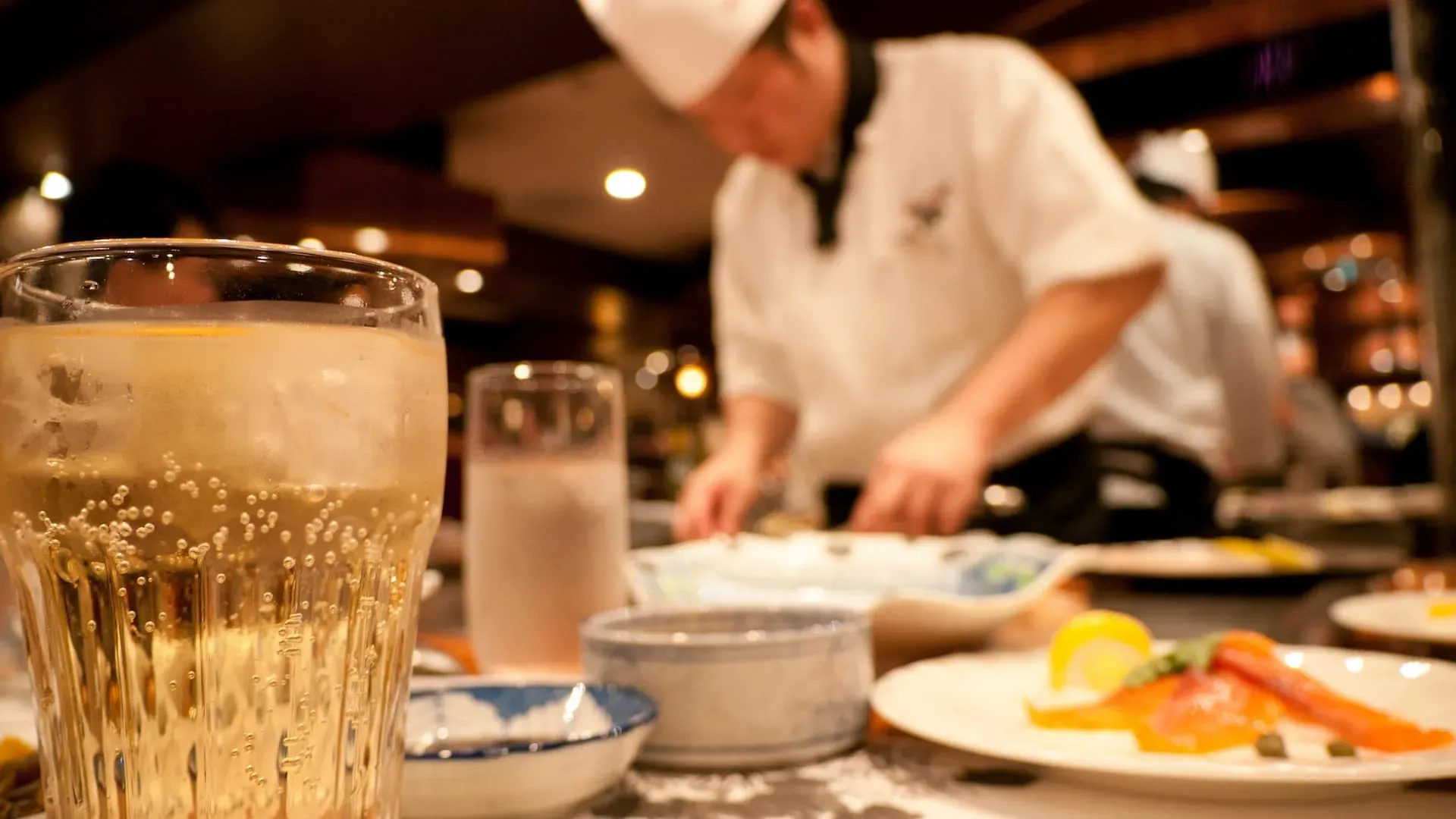 飲食店におけるインカムの使用例と導入のメリットを解説 | BONX WORK 