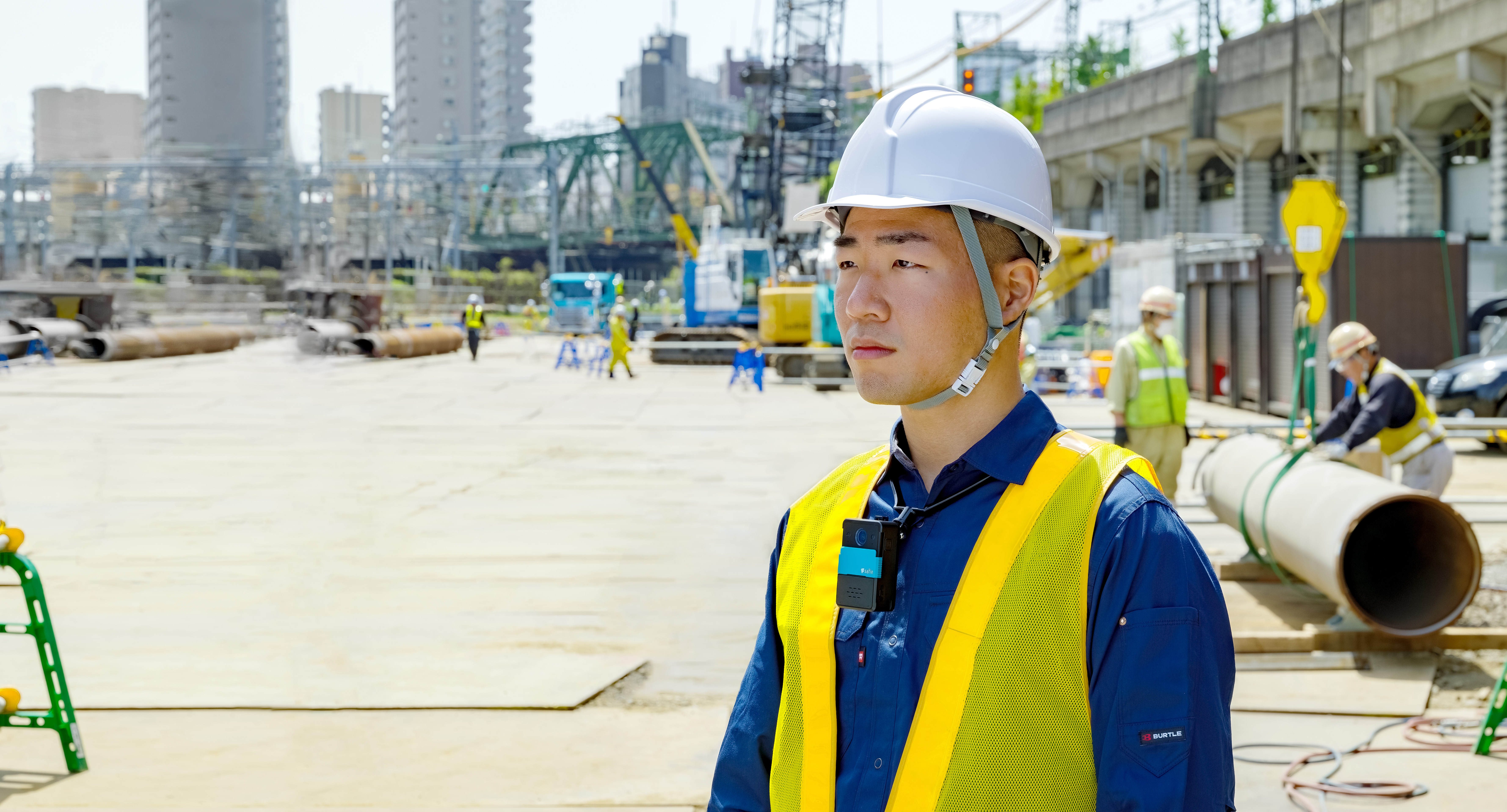 建設現場スタッフのBONXとSafieの使用イメージ